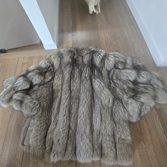 Luxurious Fox Fur Coat - Gray - Picture 10 of 16